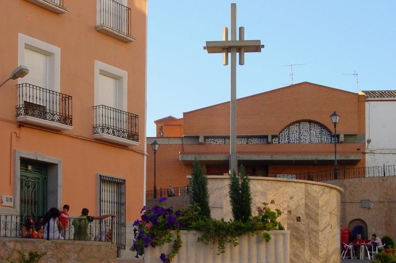 Cruz en la plaza